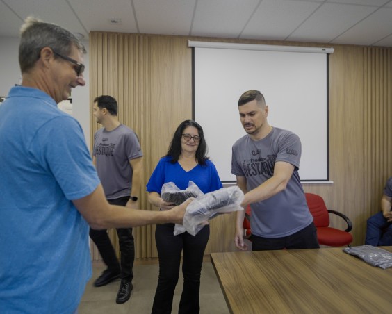 Produtores Destaque 2024 visitam as unidades da Friella