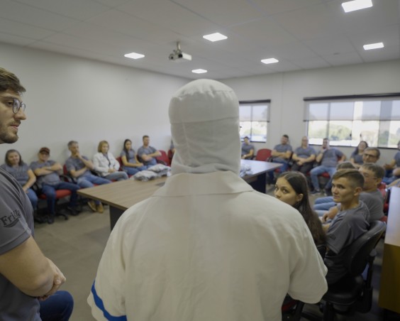 Produtores Destaque 2024 visitam as unidades da Friella