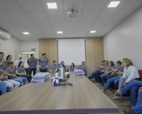 Produtores Destaque 2024 visitam as unidades da Friella