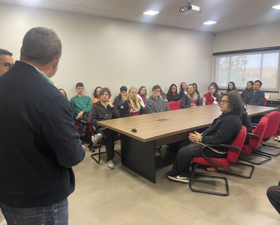 Visita dos Alunos do Colégio Estadual João Manuel Mondrone