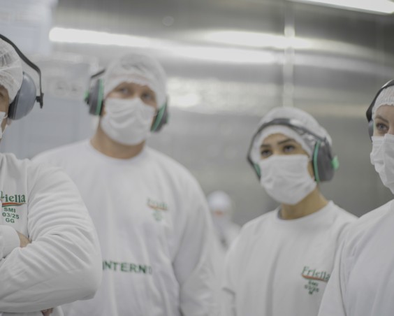 Produtores Destaque 2024 visitam as unidades da Friella