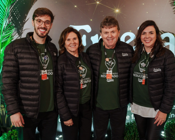 Liderar o presente. Construir o futuro.