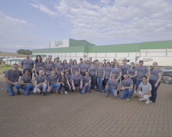 Produtores Destaque 2024 visitam as unidades da Friella