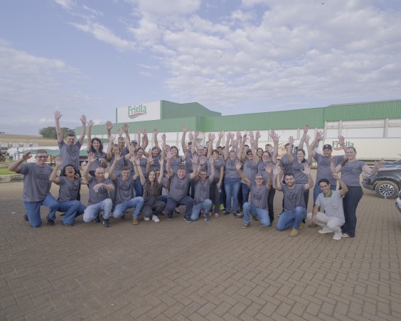 Produtores Destaque 2024 visitam as unidades da Friella