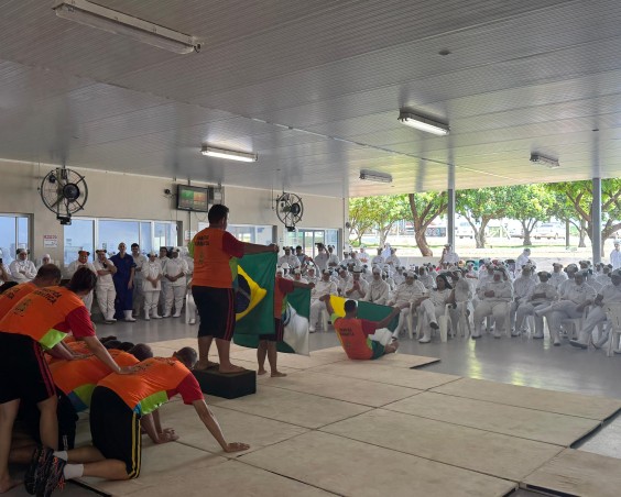 Friella Recebe Apresentação da Associação Pestalozzi de São Miguel do Iguaçu