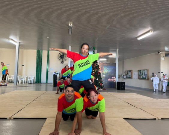 Friella Recebe Apresentação da Associação Pestalozzi de São Miguel do Iguaçu