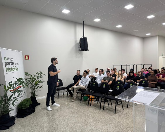 Friella realiza encerramento do treinamento de monitores c