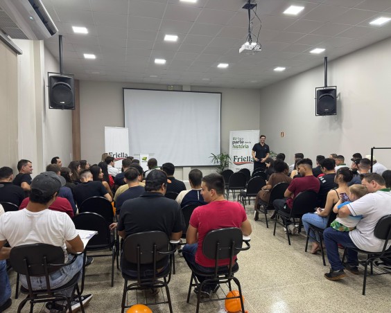 Friella realiza encerramento do treinamento de monitores c