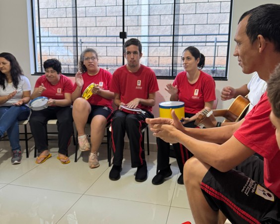 Música que Transforma Vidas: Projeto de Musicoterapia da Friella em parceria com a Pestalozzi