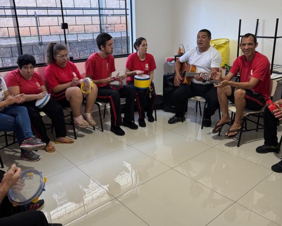 Música que Transforma Vidas: Projeto de Musicoterapia da Friella em parceria com a Pestalozzi