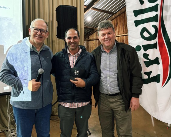 Encontro com produtores reforça importância da biosseguridade e vacinação nas granjas