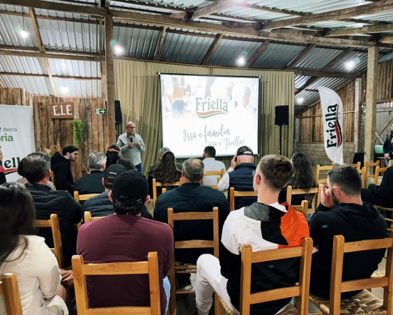Encontro com produtores reforça importância da biosseguridade e vacinação nas granjas